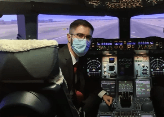 De Divinópolis para a Fly Emirates: piloto divinopolitano na cabine do A380