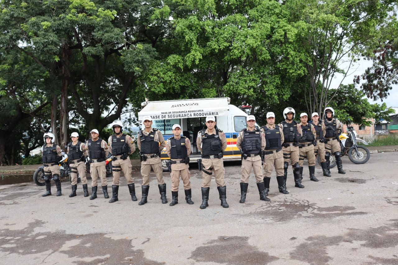Polícia Militar Rodoviária registra transporte ilegal de passageiros em Carmo do Cajuru