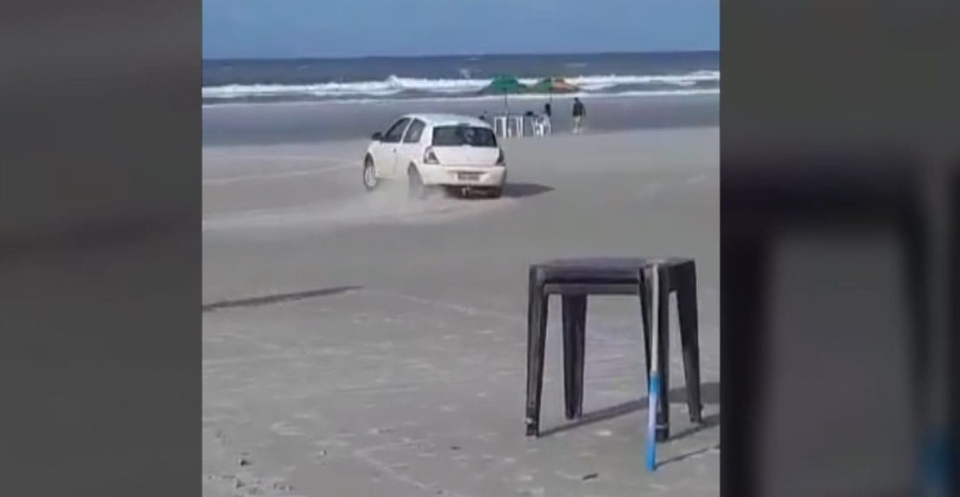 ‘Cavalo de pau’ motiva discussão e briga entre banhistas em praia do Pará, assista o video