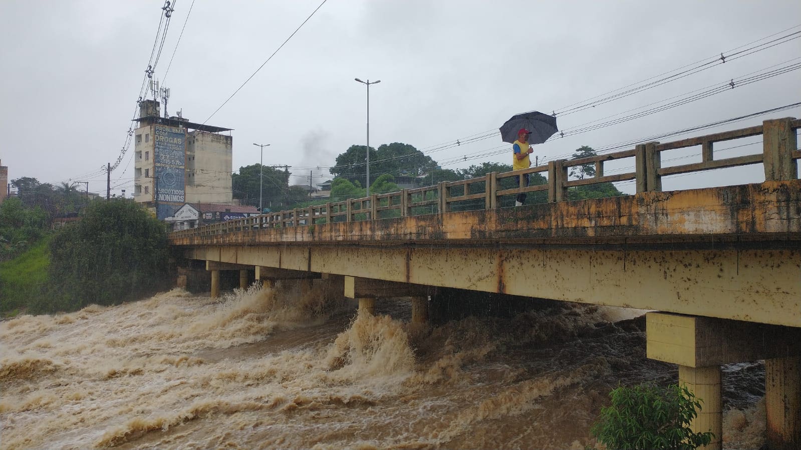 Nível do Rio Itapecerica marca 1,35 cm acima do normal; veja a previsão do tempo