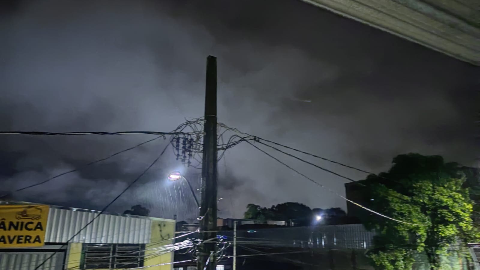 Informações desencontradas apavoram ainda mais população que ouviu explosão na noite de hoje (10) em Divinópolis