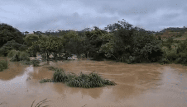 Rio Boa Vista sobe após chuvas e atinge parte baixa do Beira Rio e de Gonçalves Ferreira Saiba