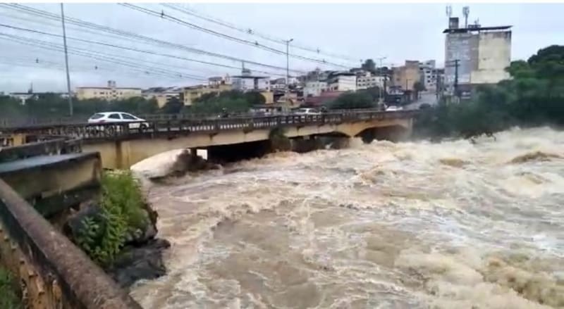 Volume de água do rio Itapecerica cai para 1,35 m acima do normal