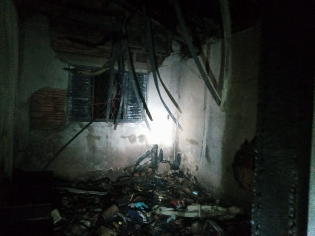 Incêndio destrói cômodos de residência em Divinópolis; veja fotos