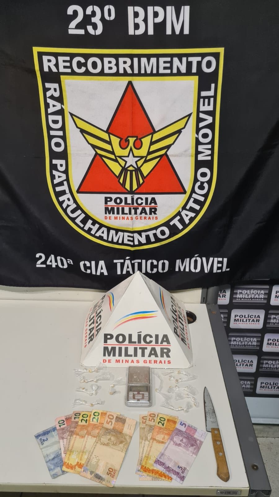 Dupla é presa e adolescente apreendido com drogas no bairro Catalão
