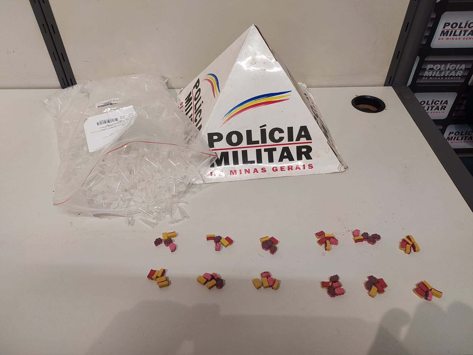 Divinópolis – Polícia Militar prende acusado por tráfico de drogas