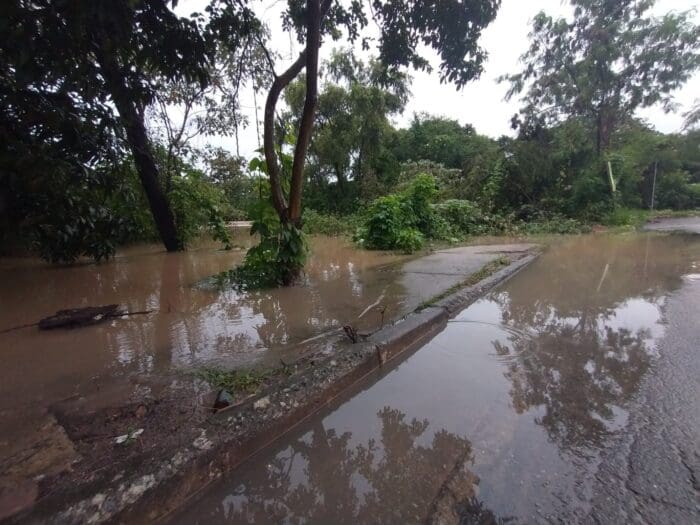 Chuva causa transtornos em Divinópolis