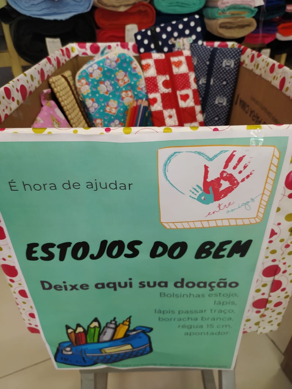 Campanha “Estojo do bem” arrecada materiais para crianças carentes em Divinópolis