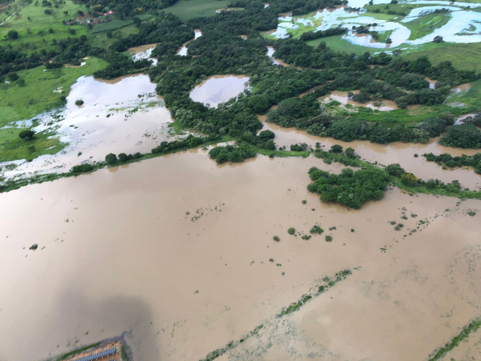 Confira Imagens aéreas do Rio Itapecerica nesta terça-feira (04)