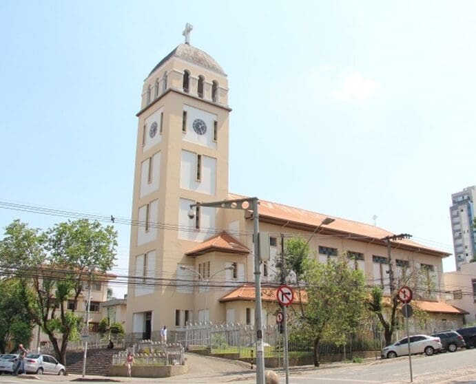 Divinópolis: Santuário de Santo Antônio suspende atividades semanais para reforma no teto