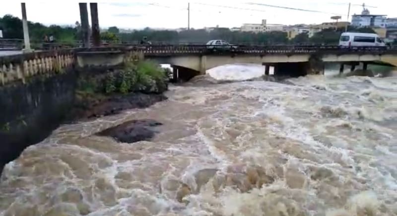 Nível do Rio Itapecerica baixa 11 cm nesta quarta-feira (12)