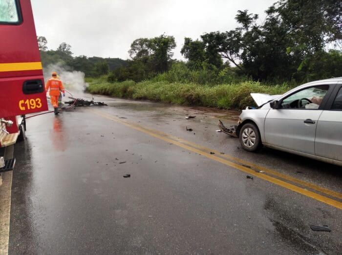 Urgente: Acidente entre carro e moto deixa vítima fatal na BR-494 em Divinópolis