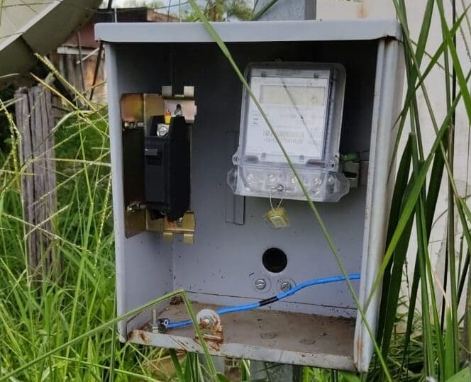 Criminosos furtam padrão de energia e deixam unidades de saúde sem internet em Divinópolis