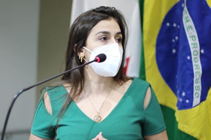Lohanna França havia indagado: Onde está Cleitinho?
