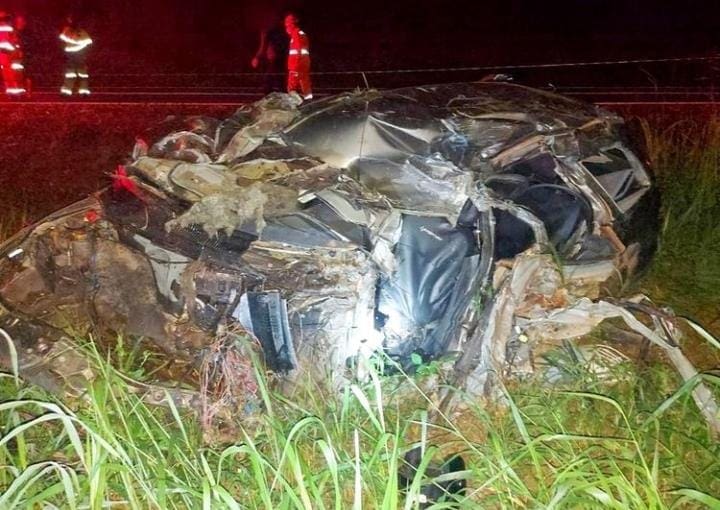 Acidente entre carro e caminhão deixa três mortos na MG-050, em Formiga