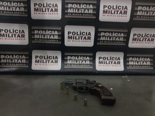 Bom Despacho: Jovem de 22 anos é detido com arma e munições