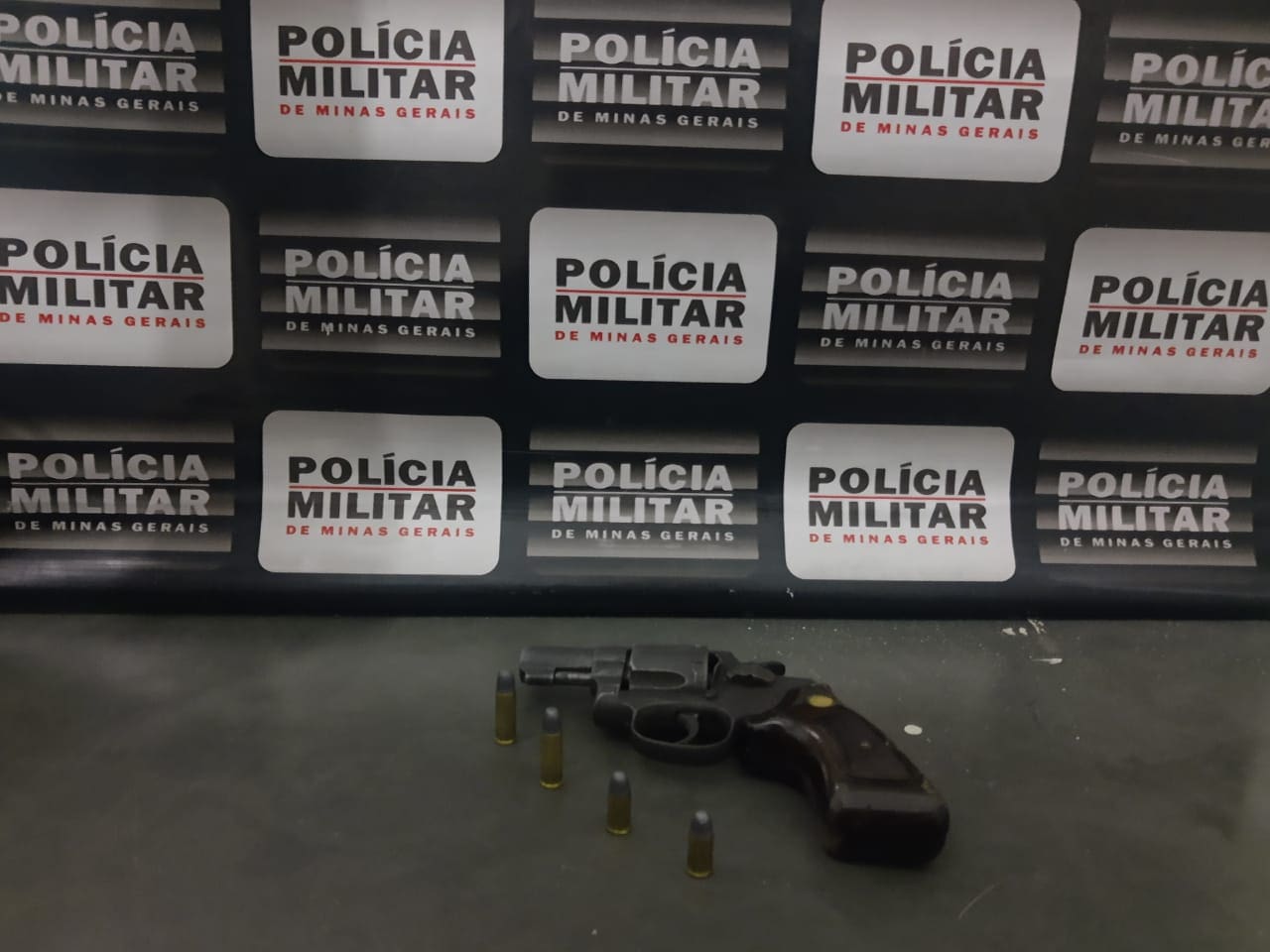 Bom Despacho: Jovem de 22 anos é detido com arma e munições