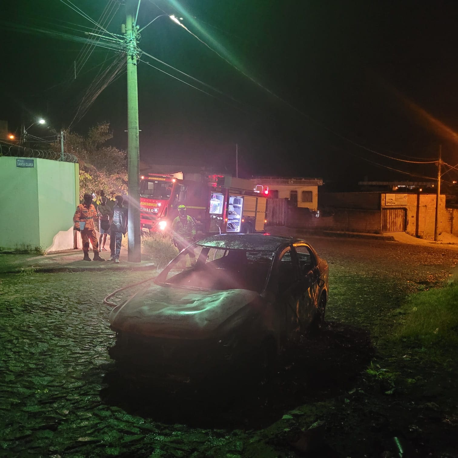 Incêndio em veículo automotor em Divinópolis