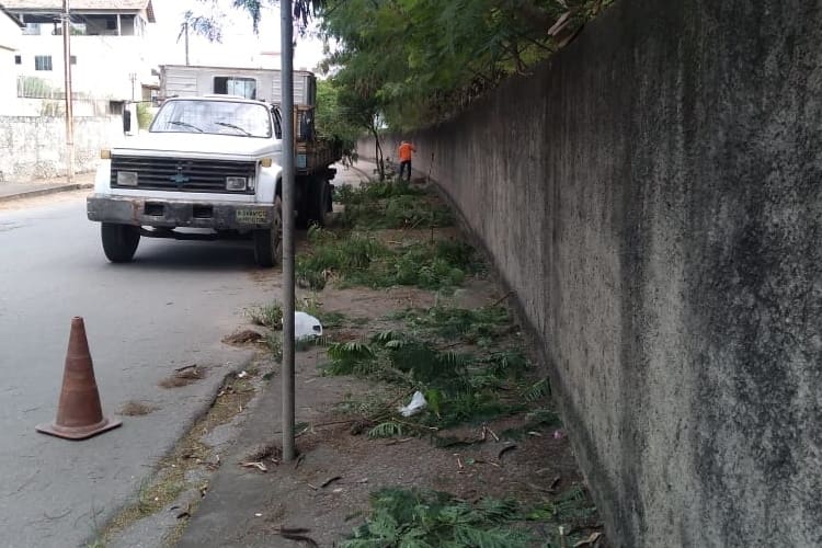 Continua a limpeza das ruas na cidade de Divinópolis
