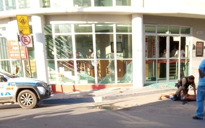 ACCCOM emite nota após ataque que quebrou vidraças da casa de apoio