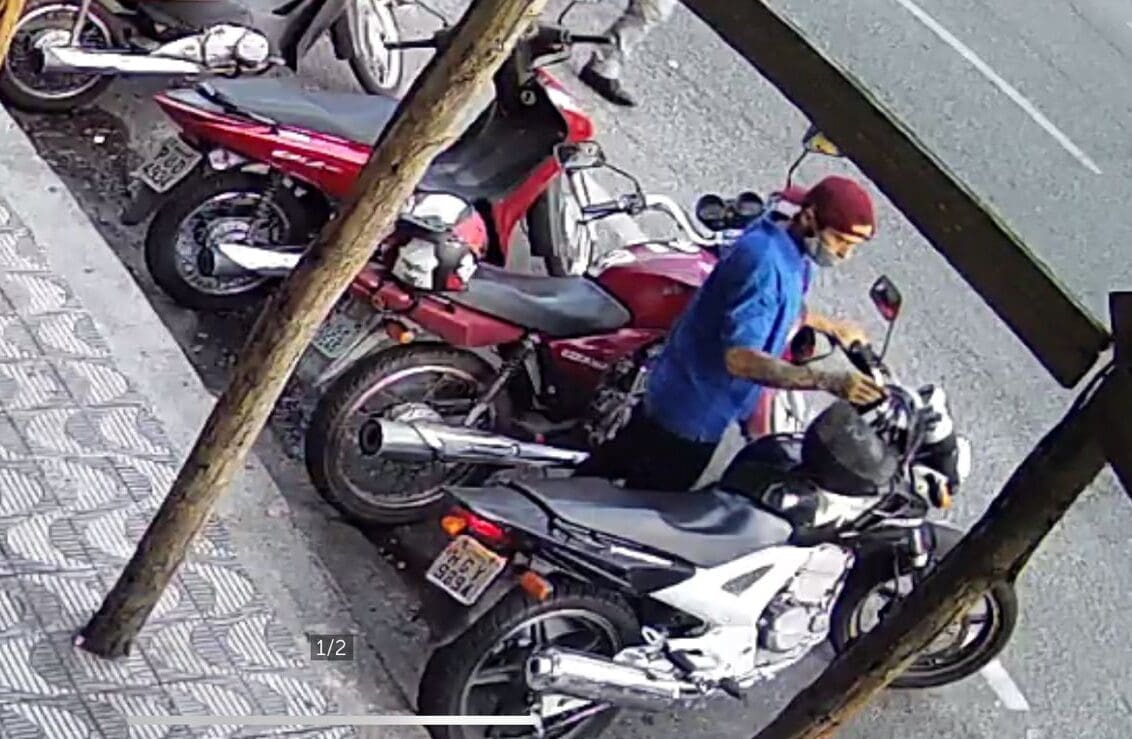 Moto é furtada no Centro de Divinópolis; veja o vídeo