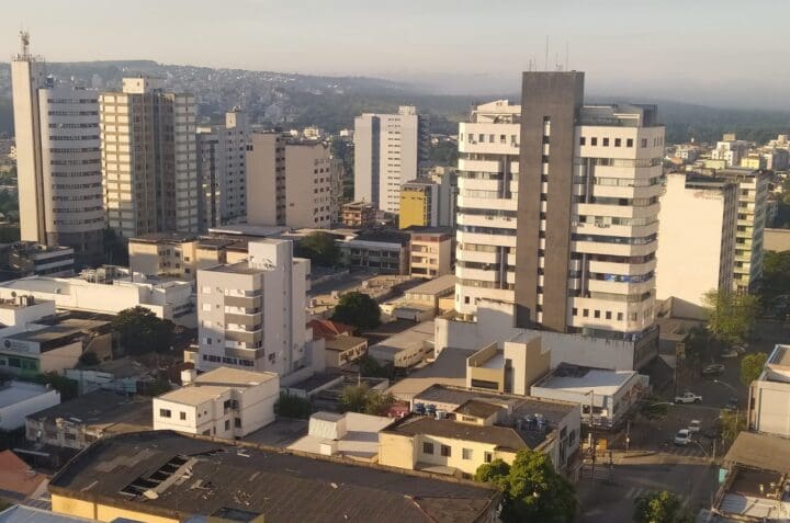 Previsão do tempo em Divinópolis indica calor de até 32ºC nesta terça (15)