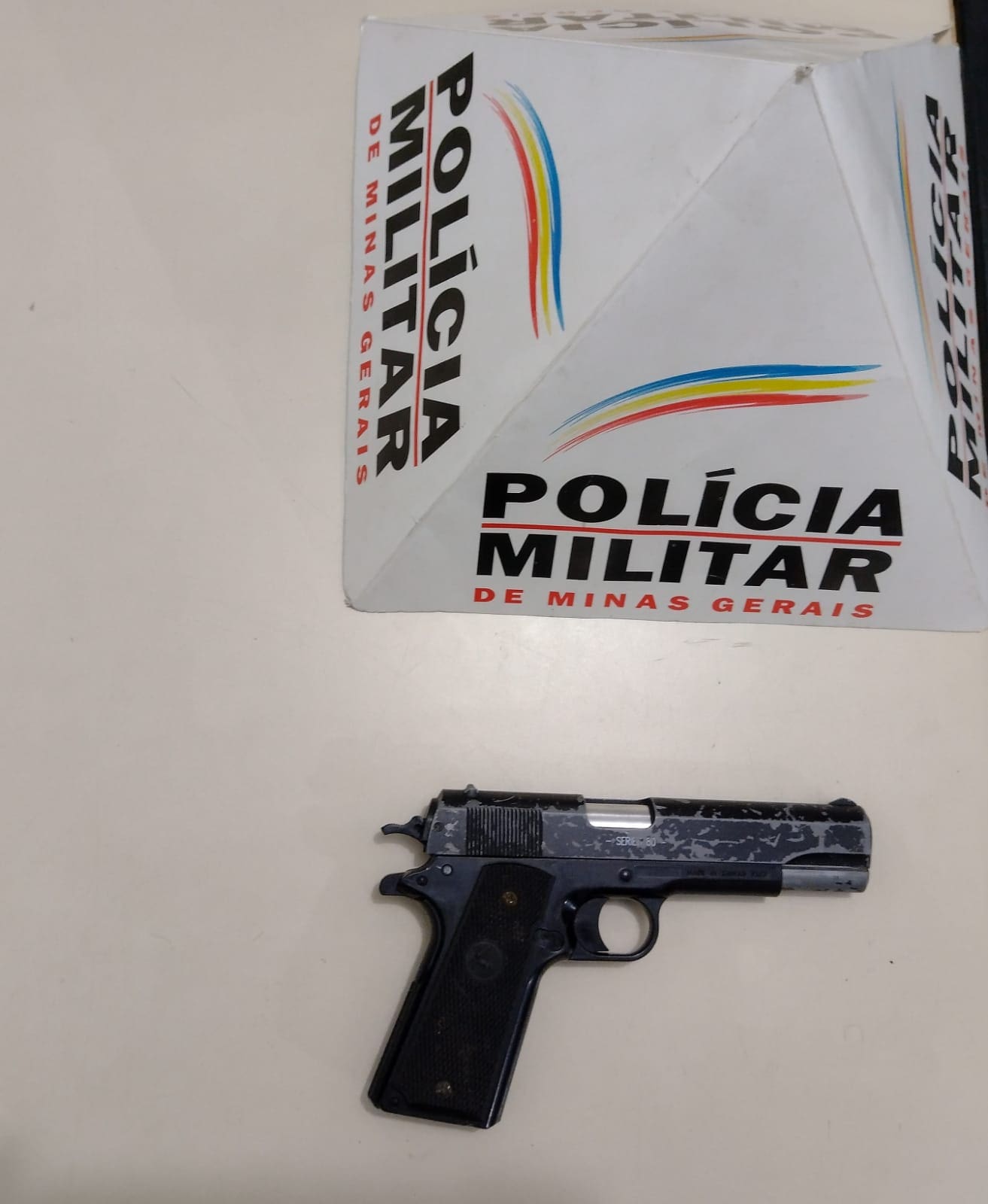 Adolescentes roubam caminhonete em Itaúna e abandonam veículo em Carmo do Cajuru