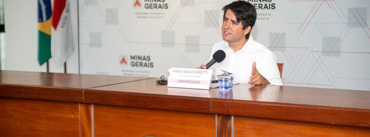 Uso de máscaras em locais abertos em MG passa a ser facultativo a partir deste sábado (12)