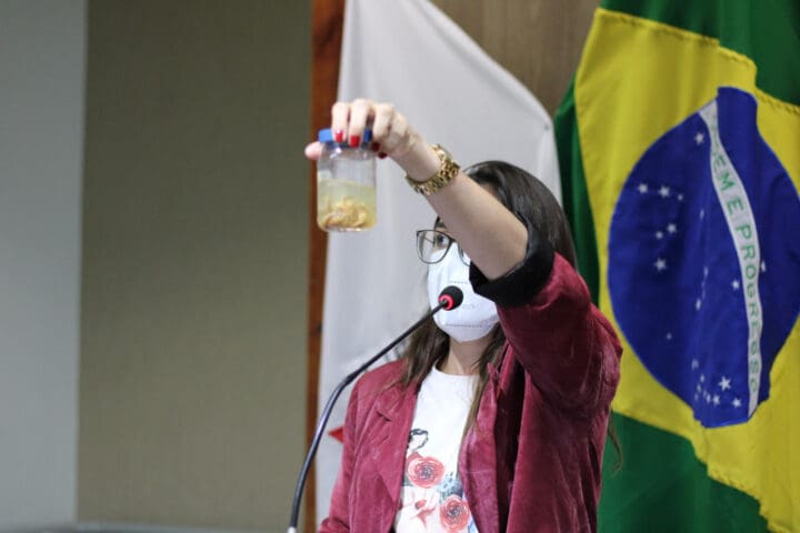 Vereadora reforça cobrança pela fiscalização de bota fora em Divinópolis