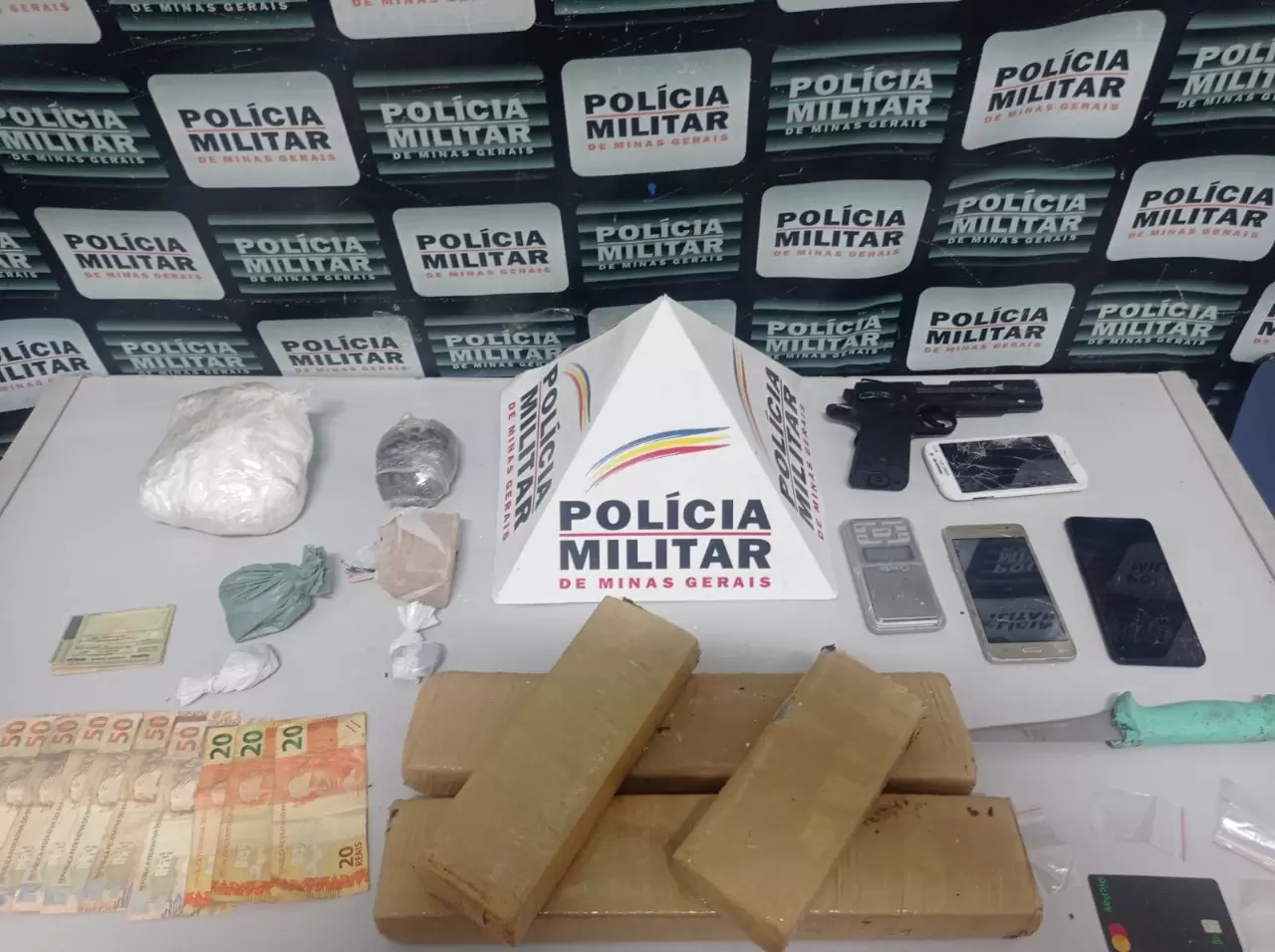 Pará de Minas: PM realiza grande apreensão de drogas após denúncia anônima