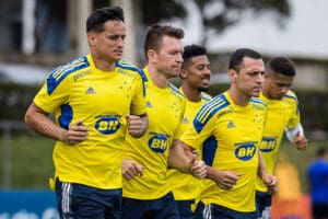 Tendo o acesso como principal objetivo, Pezzolano aguarda refor&ccedil;os no Cruzeiro.