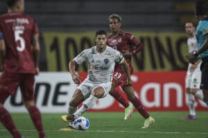 El Turco diz que obst&aacute;culos fazem parte da Libertadores