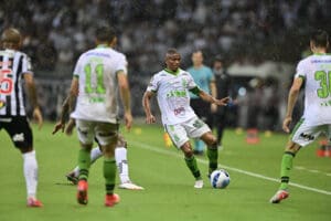 Mancini responde pergunta de Oliveira Lima sobre o VAR.