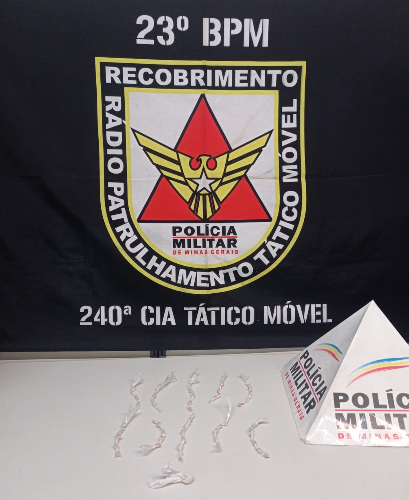 Polícia Militar apreende drogas durante operação batida policial