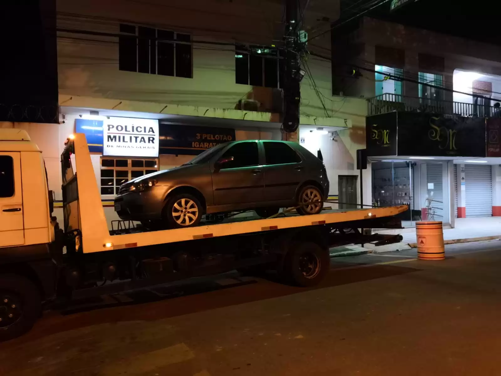 Igaratinga: PM prende acusado de homicídio transportando drogas em carro
