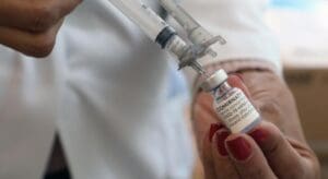 Quase 85 mil pessoas com a vacina contra a Covid-19 em atraso na cidade de Divin&oacute;polis