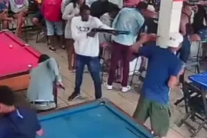Grande BH: Video registra homem sendo executado com tiro de escopeta