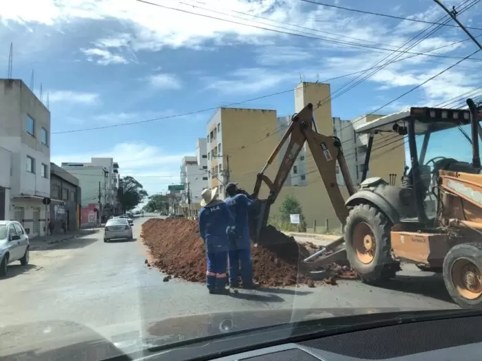 Obras na Avenida Paraná causam transtornos aos motoristas e deixam ruas próximas sem sinalização