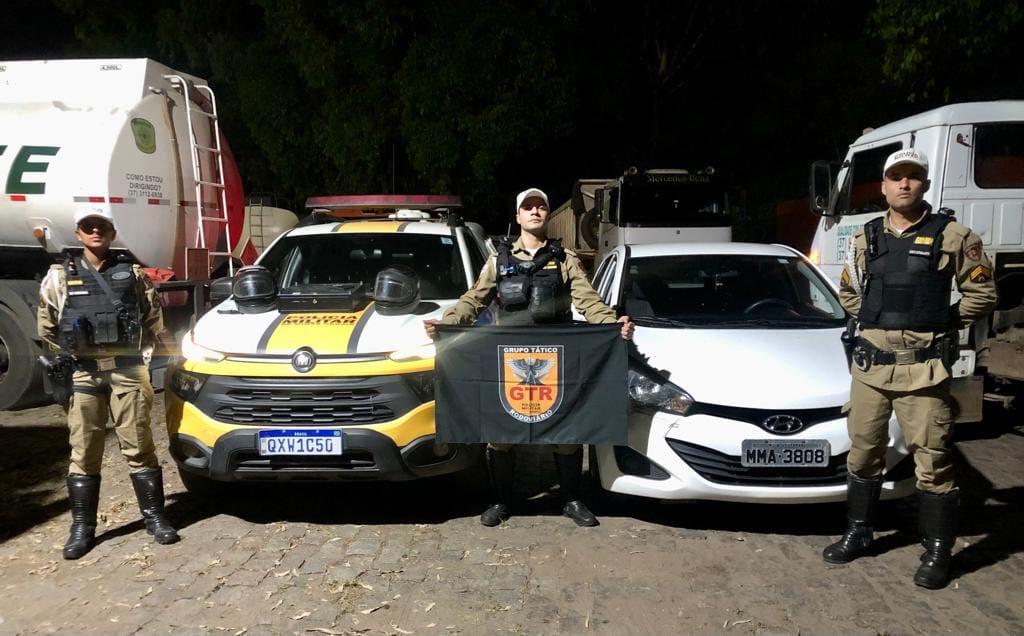 Dupla é presa em Divinópolis com carro roubado em Nova Serrana