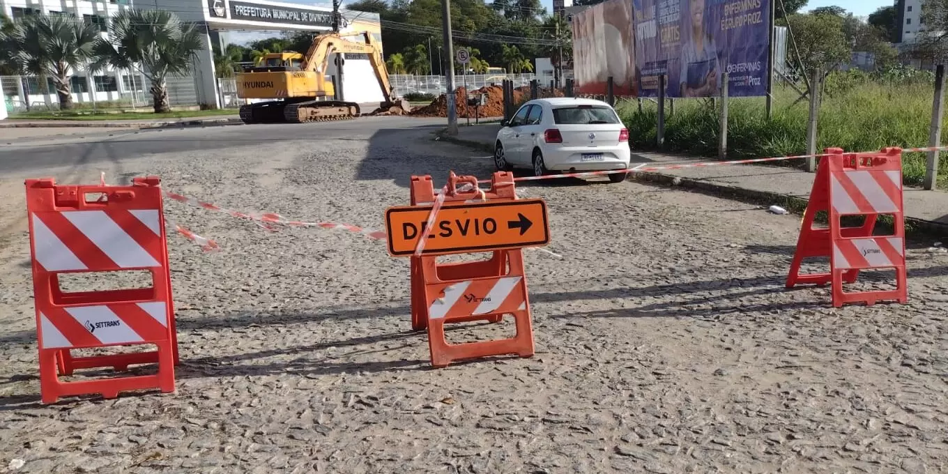 Trânsito na avenida Paraná é desviado para Rua Coronel Bragança