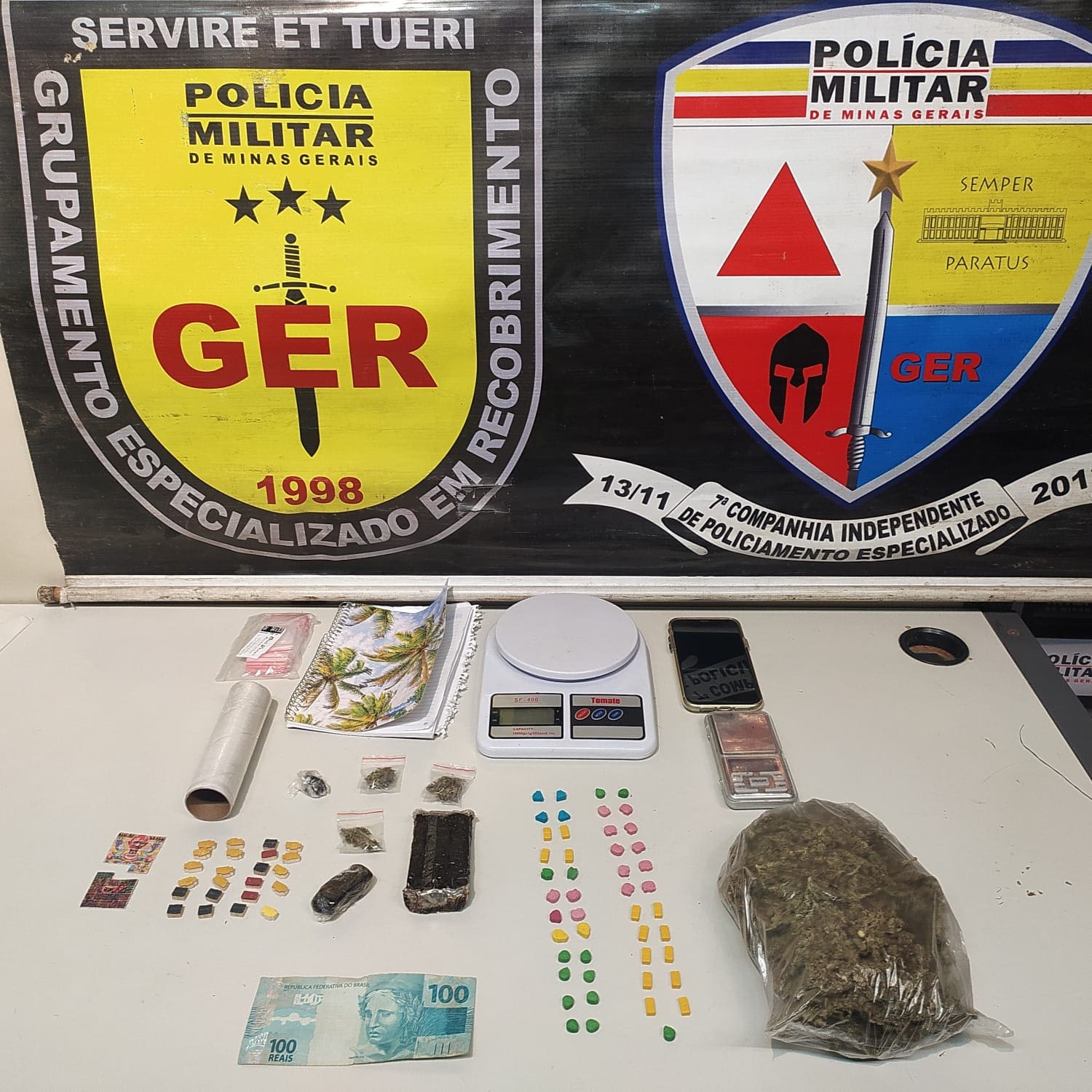 Apreensão de drogas no Manoel Valinhas