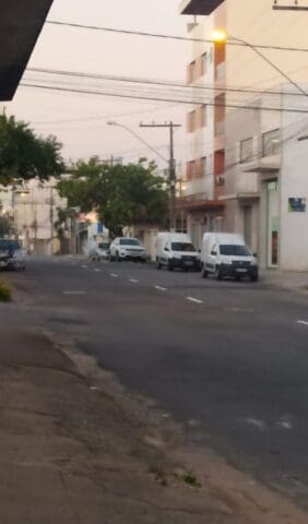 Rua Castro Alves em Divinópolis recebe pintura estratigráfica