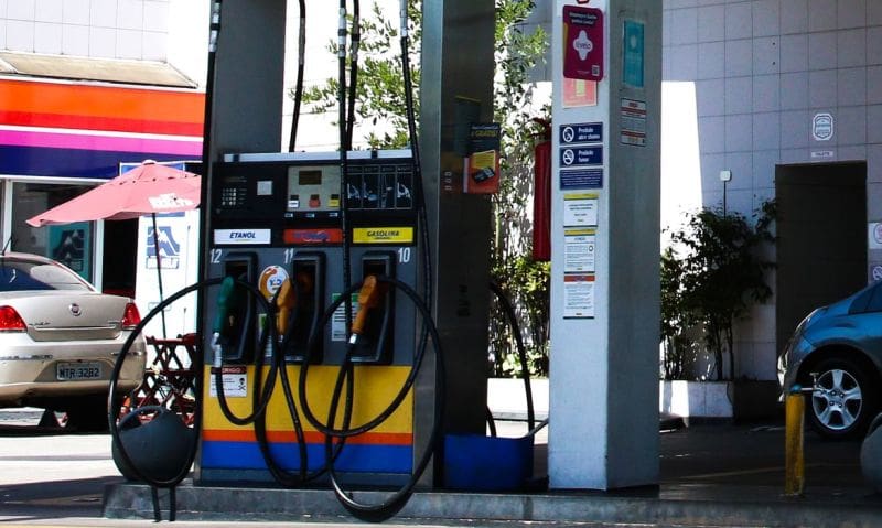 Petrobras reajusta em 7,12% preço da gasolina para distribuidoras