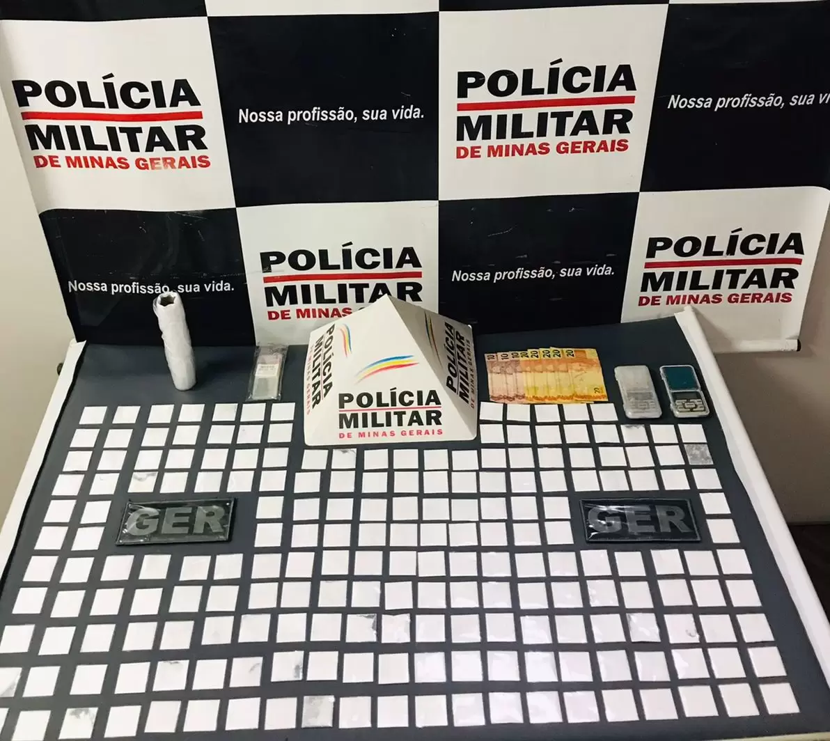 Nova Serrana: PM apreende mais de 190 papelotes de cocaína
