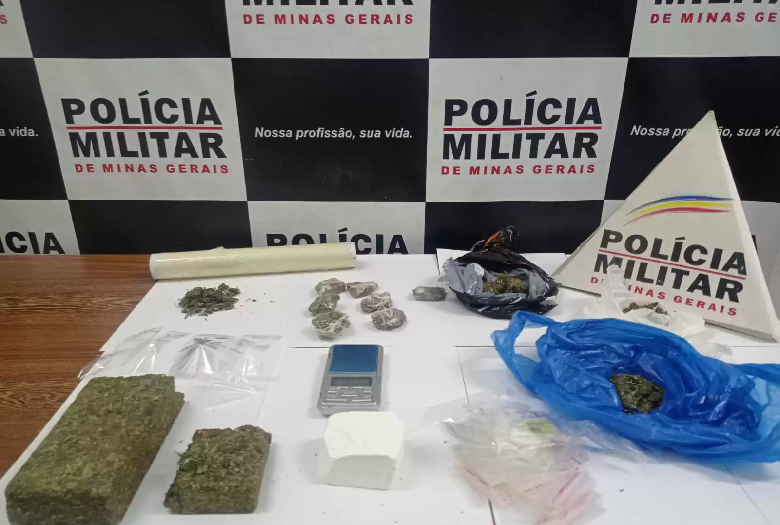 Policias Militares do 60º BPM realizam a prisão de outro indivíduo pelo crime de Tráfico Ilícito de Drogas