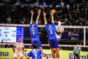 Ap&oacute;s segundo jogo emocionante, decis&atilde;o da Superliga Masculina ficou para o &uacute;ltimo confronto.
