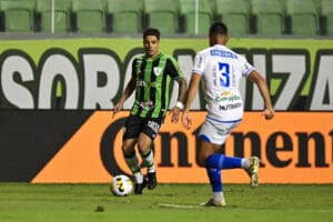 Coelho recebe o Voz&atilde;o para tentar o G4. Am&eacute;rica x Cear&aacute;.