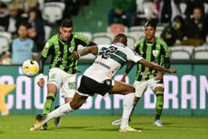 Am&eacute;rica perde para o Coritiba e sai do G6.
