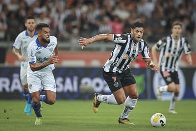 Palmeiras e Atlético empatam em jogo nervoso, e Corinthians reassume liderança do Brasileiro