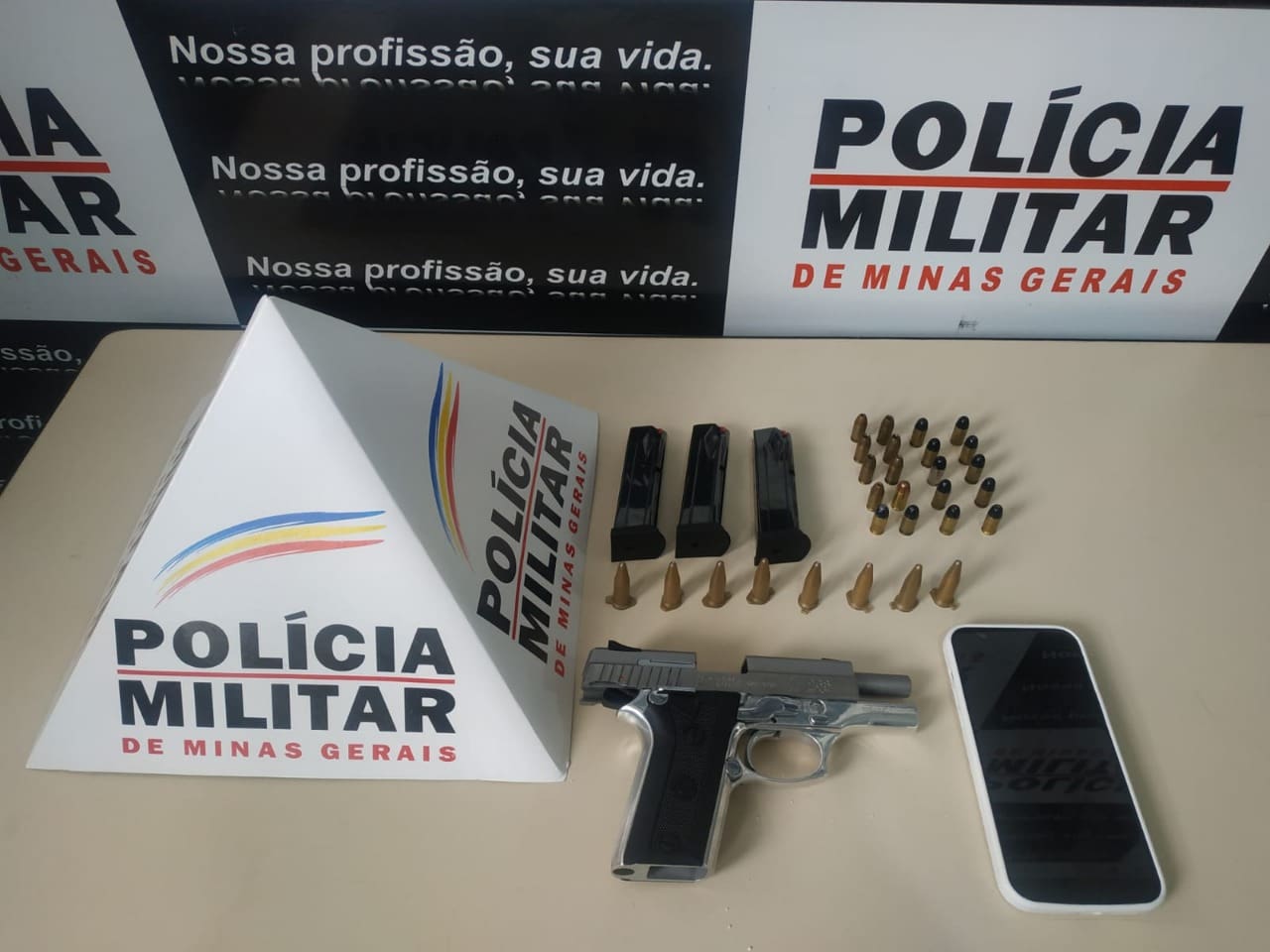 Santo Antônio do Monte – Atuação de Militares resulta na apreensão de drogas, arma de fogo e prisão de suspeito